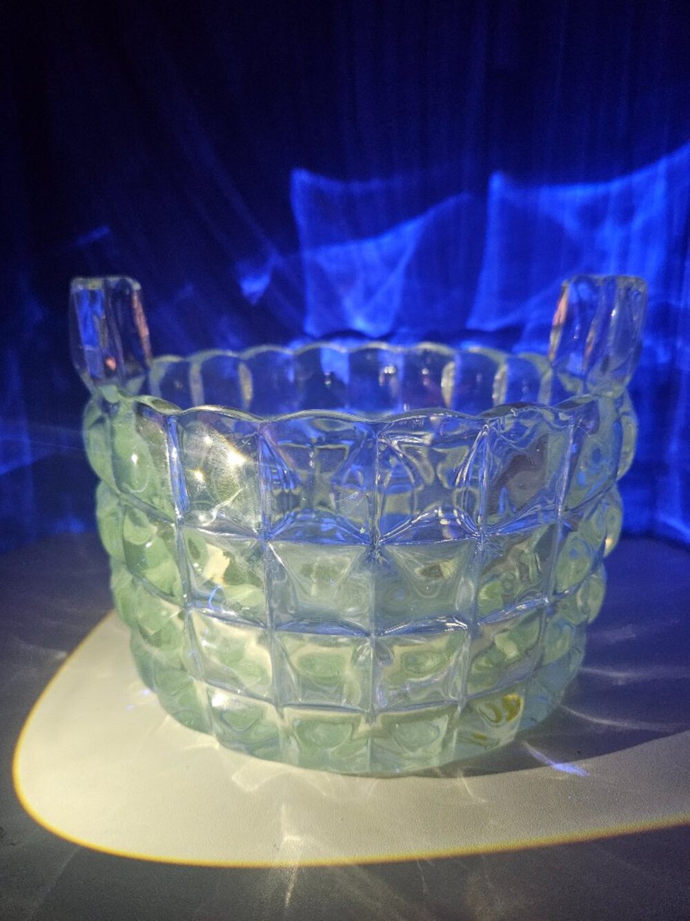 Square patterned basket - Picture 2 of 3